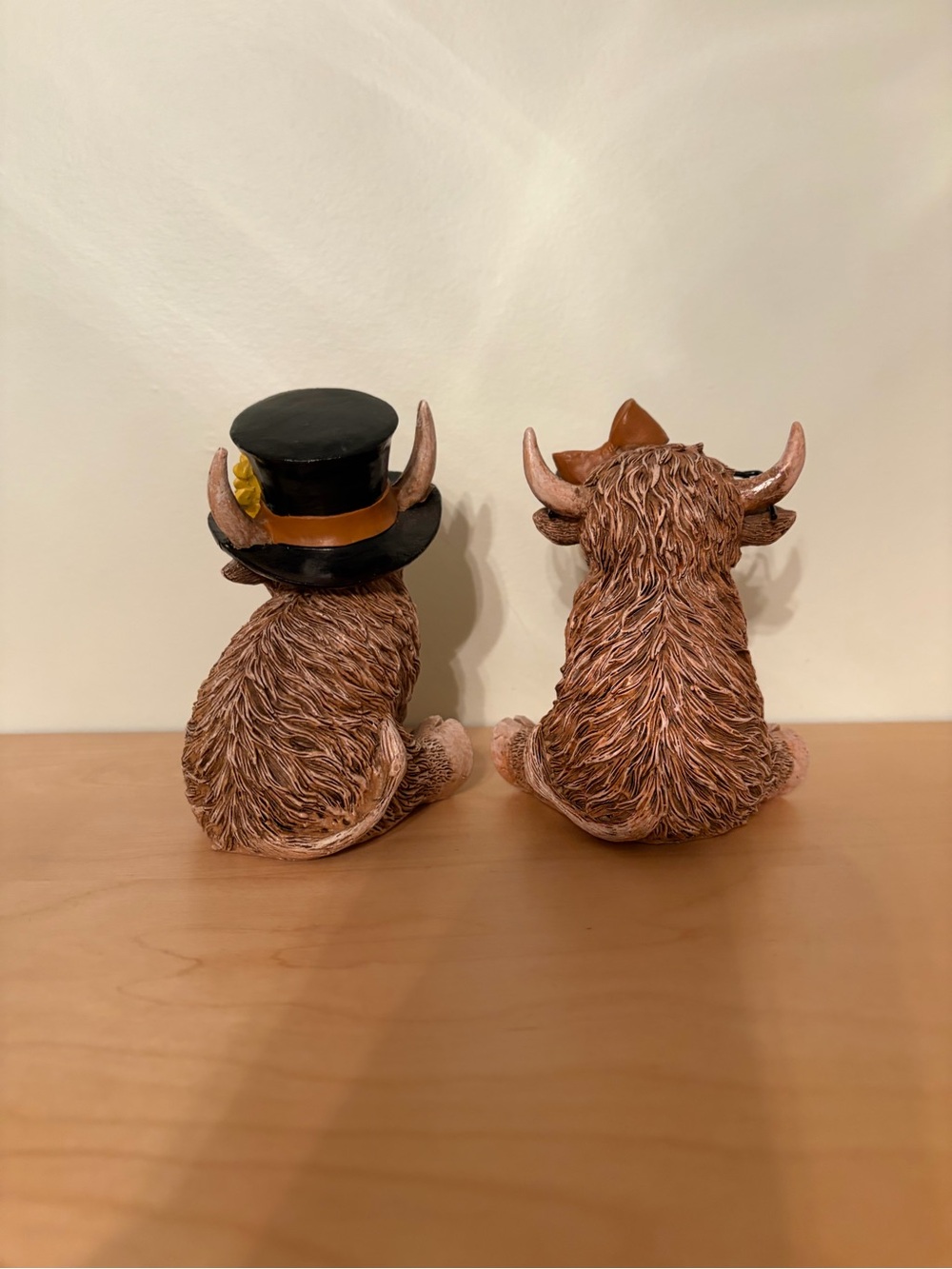 Hobby Lobby Brown Highland Cow Figurine Duo with Sunflower Accents approx 4 1/2” - Picture 3 of 4